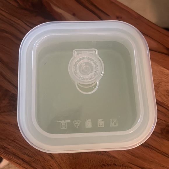 Rae Dunn ceramic bowl with lid - Picture 2 of 7